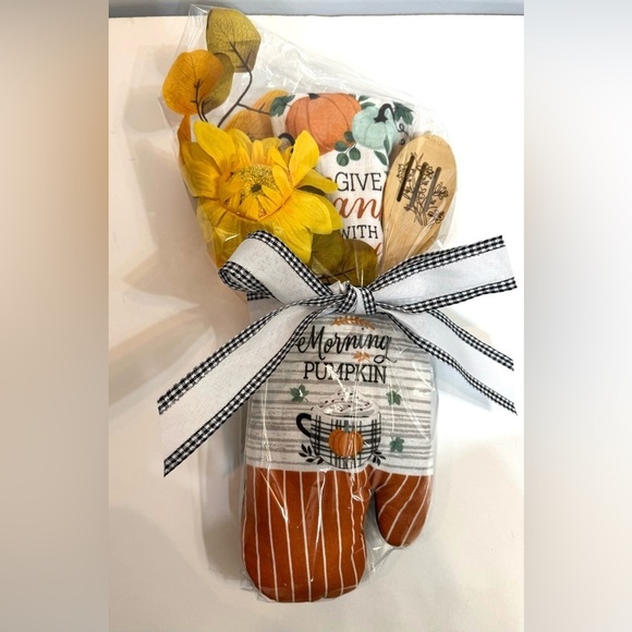 Fall Hostess Gift Pot Holder, Towel, Utensils Pumpkin Thanksgiving NEW - Picture 1 of 4